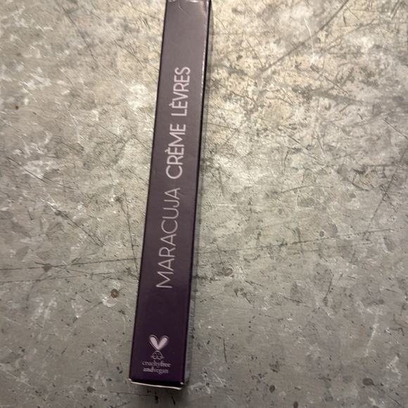 Maracuja Juicy lip crème in peachy pink - Picture 3 of 4